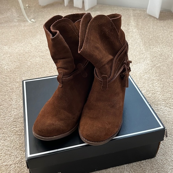 Mia Suede booties - Picture 2 of 15